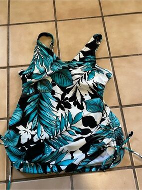croft & barrow Turquoise, Black & White Floral top Swimsuit